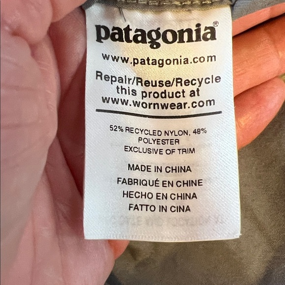 Patagonia Shirt Mens Gray Roll Tab Sleeve Button Up Lightweight Outdoor M - Picture 7 of 7